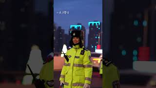 吉林市女交警#吉林市街拍交警#人民警察为人民#🐯小虎牙警官#