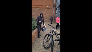 Bike theft in broad daylight