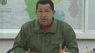 Chávez se ríe del zapatazo a Bush.flv