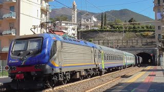 In treno in LIGURIA, ARENZANO: mare, borgo e transiti sulla Genova - Ventimiglia (aprile 2023) N.3/4