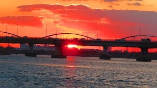 淀川の風景と夕焼け♫トリニテイ♫きみは愛されるために生まれた♫誰かが祈っている