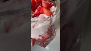 Strawberry cream tried this at home | Fresh Berry Icecream from Baskin + fresh strawberries