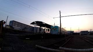 夕暮れの岳南電車　比奈駅