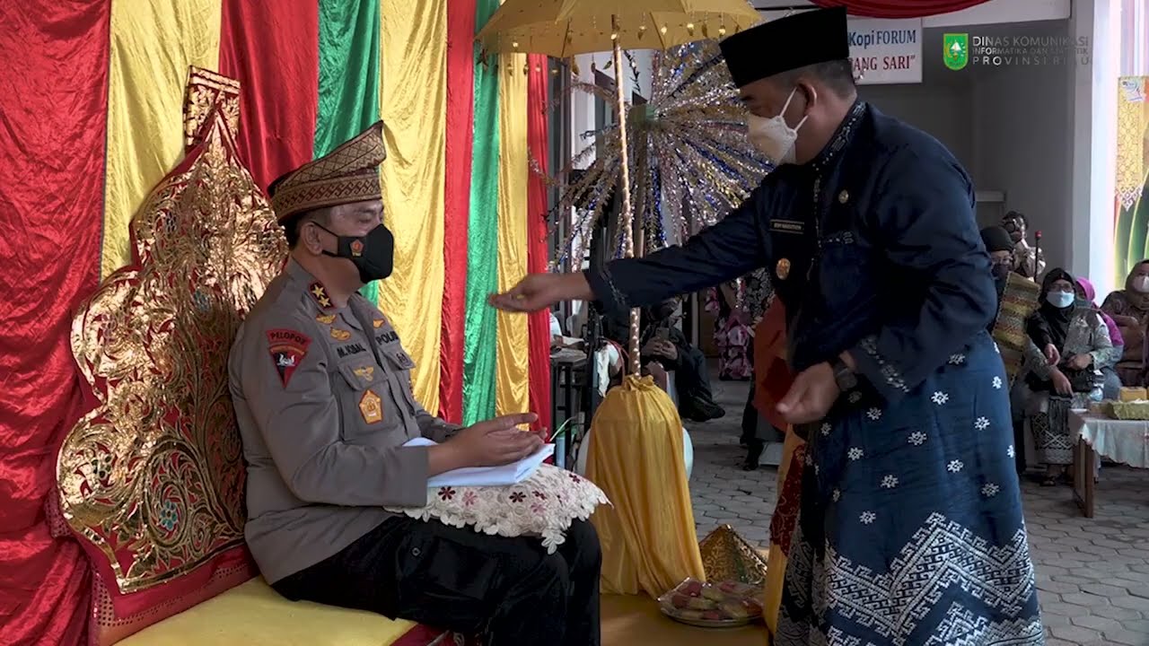 Tepuk Tepung Tawar Kapolda Riau Irjen Muhammad Iqbal - YouTube