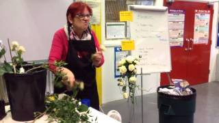 Crescent bouquet demonstration