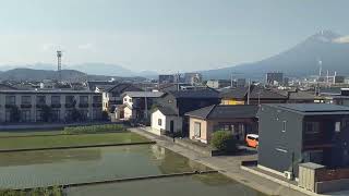 新幹線　東京行き　富士川を渡る前から新富士駅　富士山