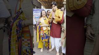 ꜱɪᴅʜᴀʀᴛʜ ᴍᴀʟʜᴏᴛʀᴀ ᴡɪᴛʜ ᴍᴏᴍ 🥰🙏 #sidharthmalhotra #bollywood #shorts #youtubeshorts #shidhivinaymandir