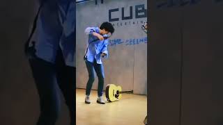 Shinwon and his guitar #pentagon #shinwon #shorts