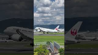 JAL B787-8 伊丹空港を離陸のシーンです。