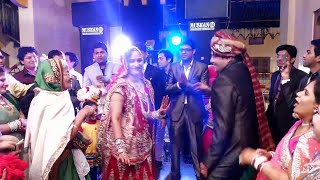 AMAZING SISTERS & FAMILY BOLLYWOOD DANCE - INDIAN WEDDING RECEPTION SANGEET| #DESIVIDEO&MUSIC