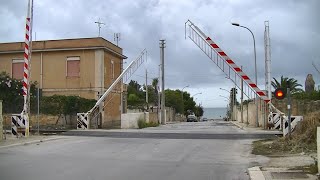 Spoorwegovergang Mazara del Vallo (I) // Railroad crossing // Passaggio a livello