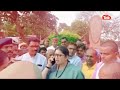 smriti irani जब सांसद स्मृति ईरानी को नहीं पहचान पाया लेखपाल cdo बोलीं पहले आप ऑफिस आईए