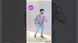 Varun Dhawan makes stylish appearance at his father David Dhawan's birthday bash | ENT LIVE