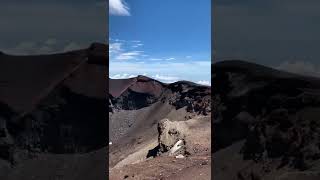 富士山剣ヶ峰からの噴火口の様子が見えやすいショート動画🌋