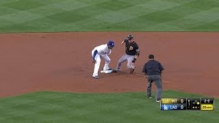 PIT@LAD: Federowicz throws out Walker stealing second