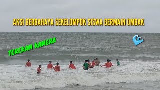 AKSI BERBAHAYA SISWA TEREKAM KAMERA BERMAIN OMBAK