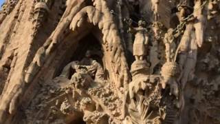 サグラダ・ファミリア Sagrada Familia 　生誕のファザード   タンパン　tympan