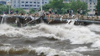 River overflow, China city are under water! Car and street flooded in Zhejiang