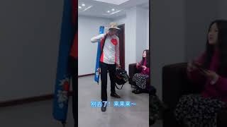 钓鱼和小姐姐哪个重要？#搞笑视频 #鱼竿渔具 #钓鱼人