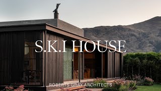 Architect Designs A House With A Luscious Internal Courtyard Garden (House Tour)