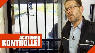 Knast auf Rädern: Wie gefährlich ist ein Gefangenentransport? 1/3 | Achtung Kontrolle | Kabel Eins