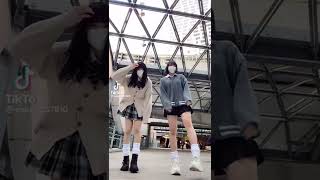 見えそう？見えたらラッキー。ミニスカJKの生足。 【TikTok】 #Shorts