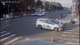 嘉義市大雅路直行機車與轉彎自小客車相撞。