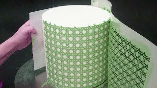 Stenciling a Wicker Caning Pattern on Cake