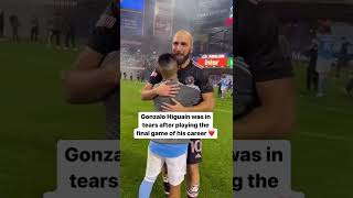 Gonzalo higuain crying after playing his last game #gonzalohiguain