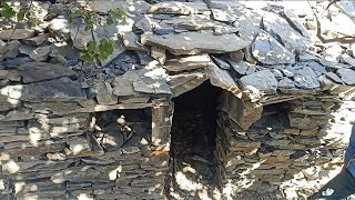 Building an amazing  two winter survival shelter using only with stones