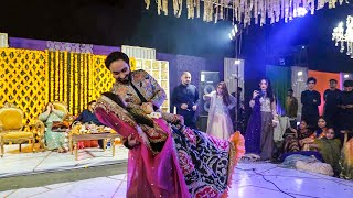 Baari Couple Dance | Bride & Groom | Pakistani Wedding | Mehndi Dance Performance | R World Official