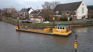 Waterpoort Sneek, boten in de winter.