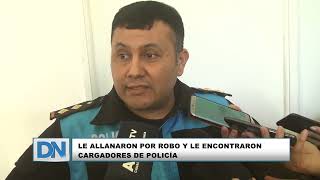 Le allanaron por robo y le encontraron cargadores de policía