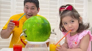 Maddie Pretend Play with Yummy Watermelon Juice Fruits \u0026 Vegetables Dispenser