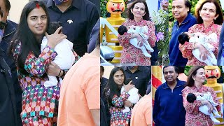Mukesh Ambani looks so Happy with Isha Ambani's newborn Baby with Nita Ambani