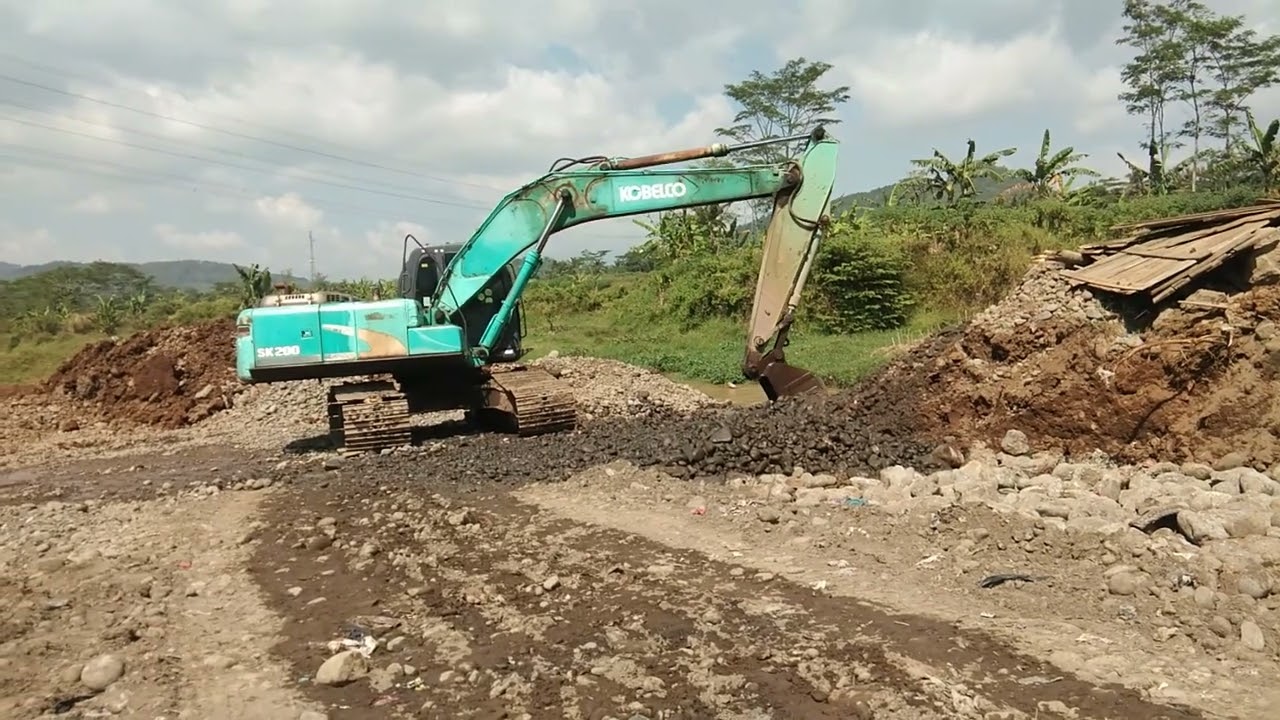 Working In Quarry Excavator Buat Jalan Tambang Dump Truck Jumbo Pasir ...