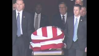 老布什灵柩于周一由总统专机运送到华盛顿