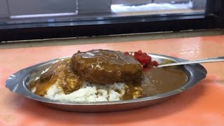 品川駅ホームの立ち食いそば屋さんでコロッケカレーを食べる