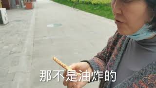 东北退休大姐在四川最美乡村游玩，村子虽小，什么都有，真好