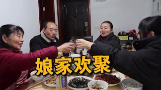 时隔两周，妈妈家的腊肉都做好了，一家人围坐一桌吃肉喝酒真开心【胖哥有杜】