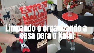 limpando e organizando a casa para o natal 🎄⛄coloquei itens de natal na sala e na cozinha😍 amei🥰🎄