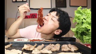 大口吃烤五花肉！烤肥牛！小两口满嘴流油，味道太拿人了。