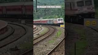 MAHAKAUSHAL EXPRESS OVERTAKE CHAMBAL EXPRESS #shorts #viralvideo