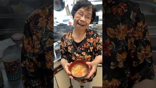 ９３歳ツムツムばあちゃん今朝の味噌汁は人参🥕と玉葱🧅と油揚げ❗️👵