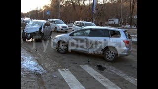 Универсал автолюбительницы опрокинулся после ДТП на бульваре в Хабаровске.  Mestoprotv