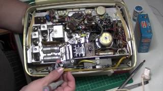 Bush EBM60 valve portable radio Part 1: First look and close ups of chassis