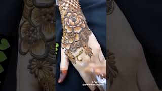 name in mehndi beautiful  flowers and leaves #happybride #lovedeisgn