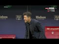 simeone se vuelve loco celebrando el gol de suárez