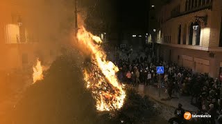 Rafelbunyol celebra un año más Sant Antoni con la tradicional hoguera y la Cordà