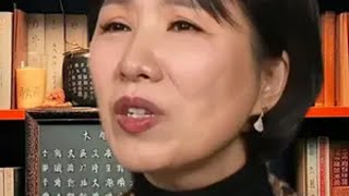 为什么很多女人穿低胸装要经常捂着 认知思维  提升自我 智慧 谋略